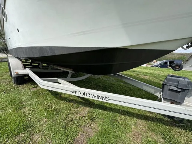 Slide: The Image of Four Winns 248 Vista 2003 - 14