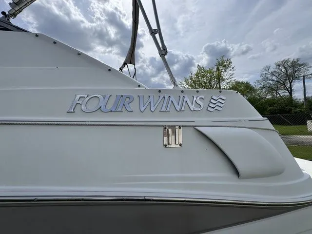 Slide: The Image of Four Winns 248 Vista 2003 - 18