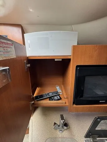 Slide: The Image of Four Winns 248 Vista 2003 - 41