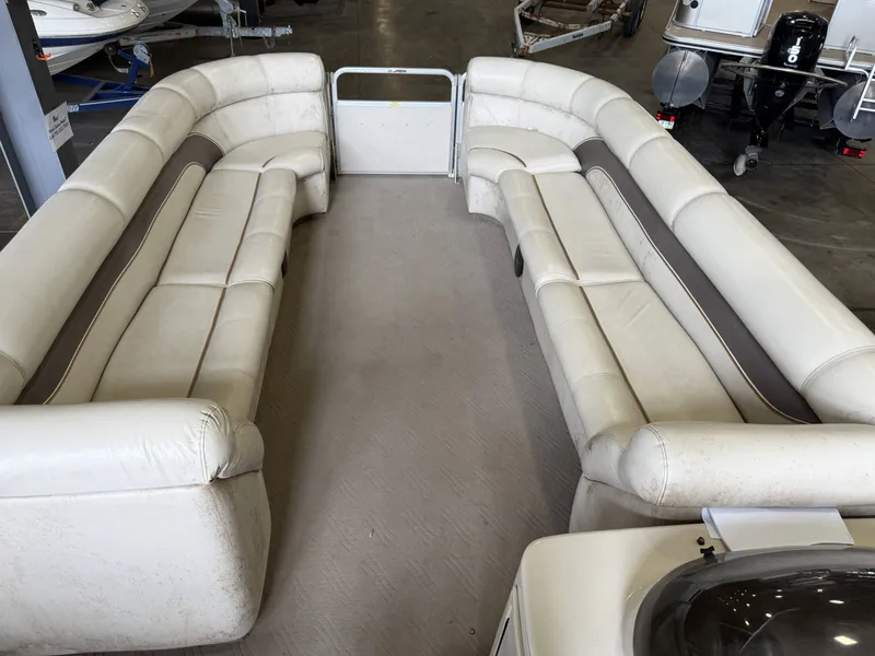 Slide: The Image of Interior of a 2003 Premier 270 Grand Majestic pontoon boat. - 28