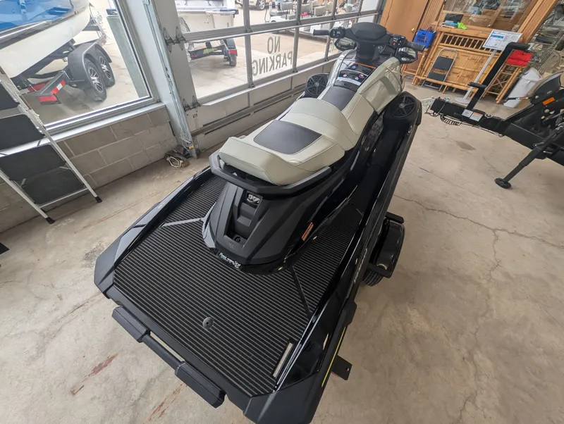 Slide: The Image of Yamaha VX1900B-CB 2026 - 3