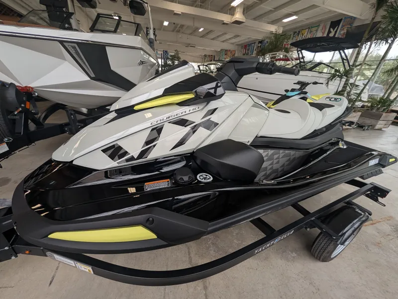 Slide: The Image of Yamaha VX1900B-CB 2026 - 4