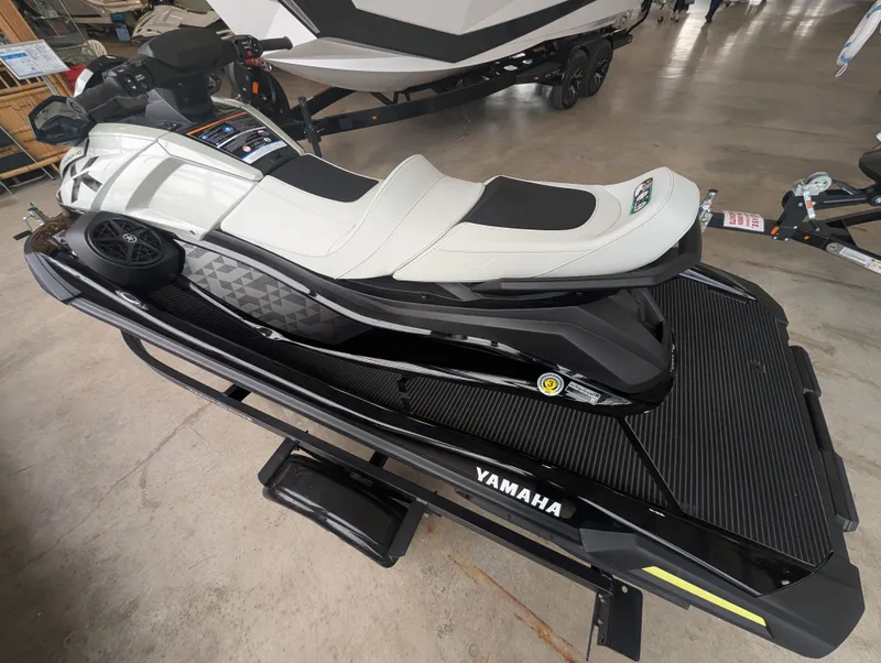 Slide: The Image of Yamaha VX1900B-CB 2026 - 6