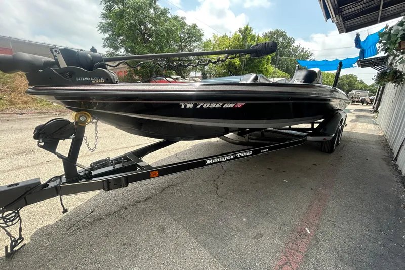 Slide: The Image of 2008 Ranger Z22 Comanche boat on trailer at Cransh Auto Sales. - 4