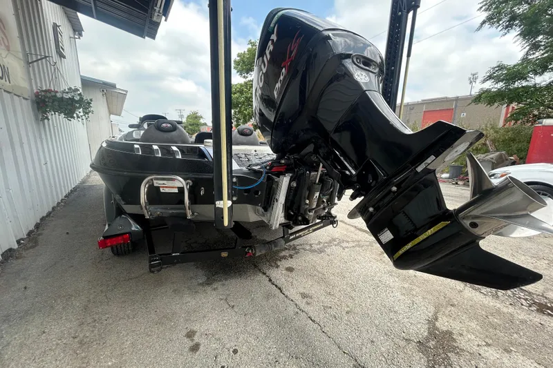 Slide: The Image of 2008 Ranger Z22 Comanche boat with Mercury engine at dealership. - 5