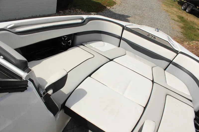 Slide: The Image of 2020 Yamaha Boats 275SE interior with white cushioned seating and sleek design. - 17