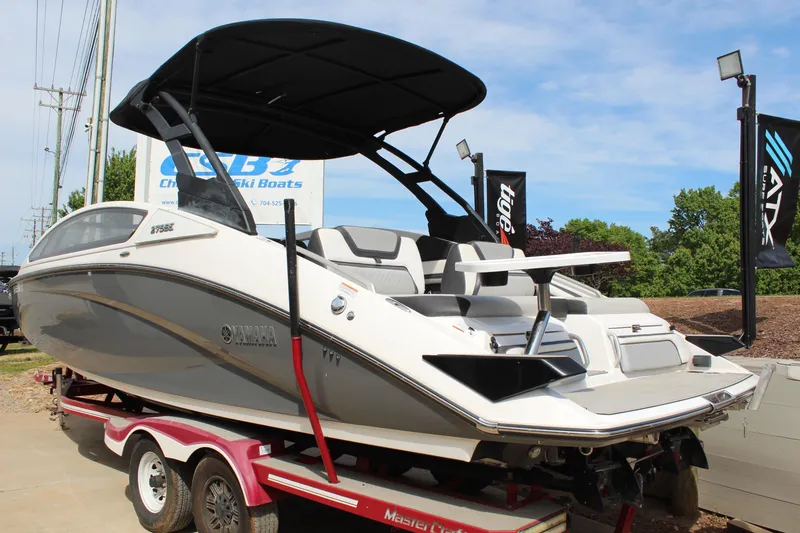 Slide: The Image of 2020 Yamaha Boats 275SE on trailer, featuring sleek design and spacious seating. - 5