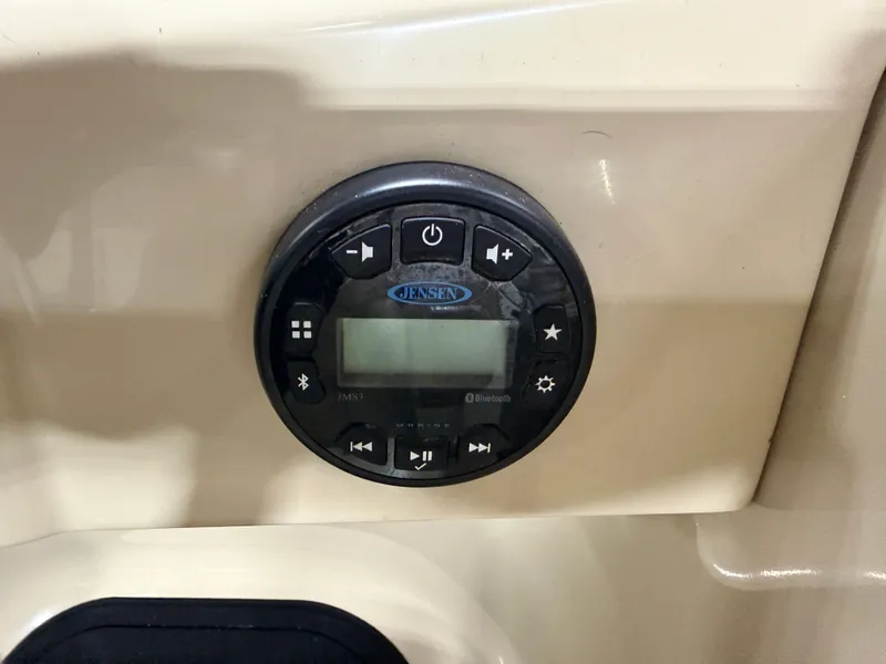 Slide: The Image of Sylvan MIrage 820 LZ Quad Lounge & 90HP Yamaha -$27,995 2019 - 22