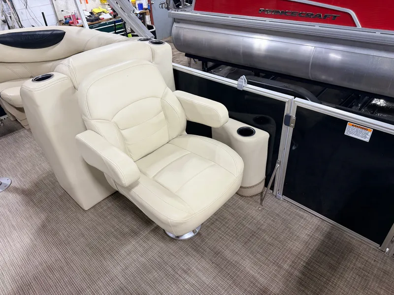 Slide: The Image of Sylvan MIrage 820 LZ Quad Lounge & 90HP Yamaha -$27,995 2019 - 25