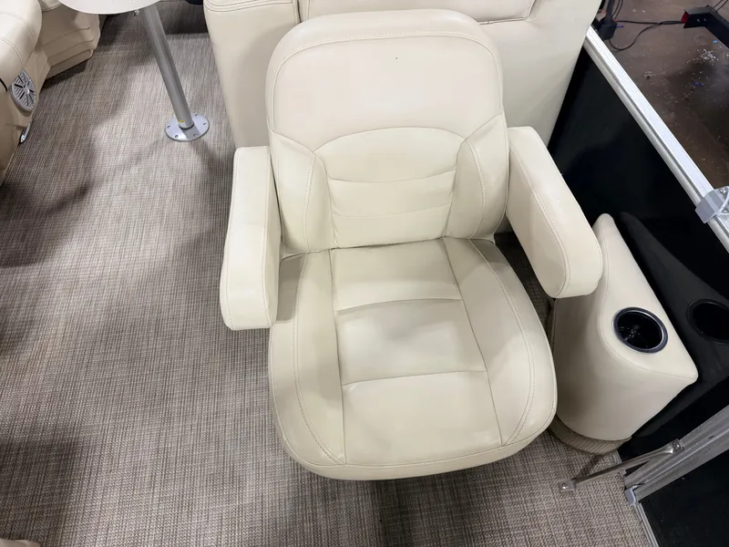 Slide: The Image of Sylvan MIrage 820 LZ Quad Lounge & 90HP Yamaha -$27,995 2019 - 26