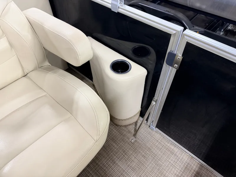 Slide: The Image of Sylvan MIrage 820 LZ Quad Lounge & 90HP Yamaha -$27,995 2019 - 27