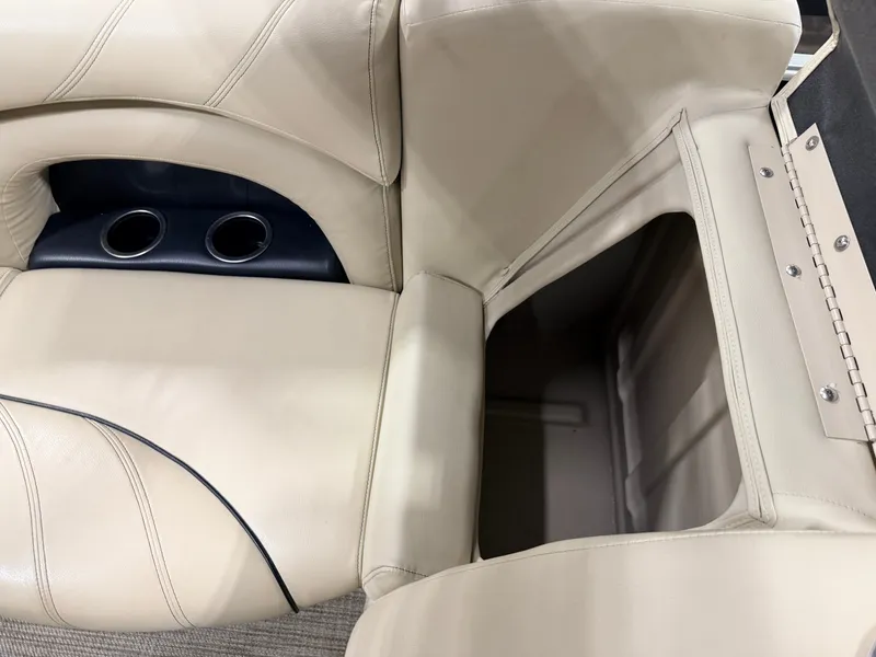 Slide: The Image of Sylvan MIrage 820 LZ Quad Lounge & 90HP Yamaha -$27,995 2019 - 36