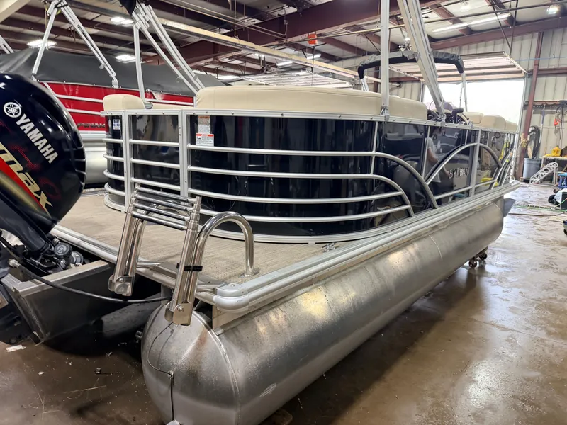 Slide: The Image of Sylvan MIrage 820 LZ Quad Lounge & 90HP Yamaha -$27,995 2019 - 38