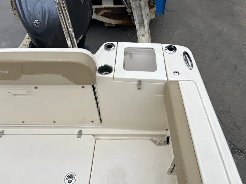 Slide: The Image of Scout 240 XSF 2022 - 10