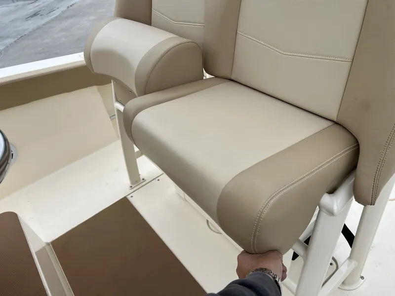 Slide: The Image of Scout 240 XSF 2022 - 25