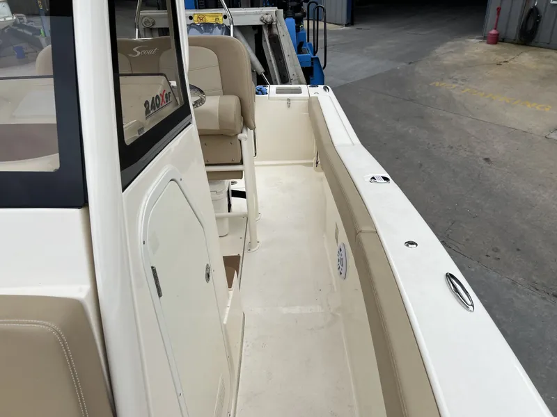 Slide: The Image of Scout 240 XSF 2022 - 8