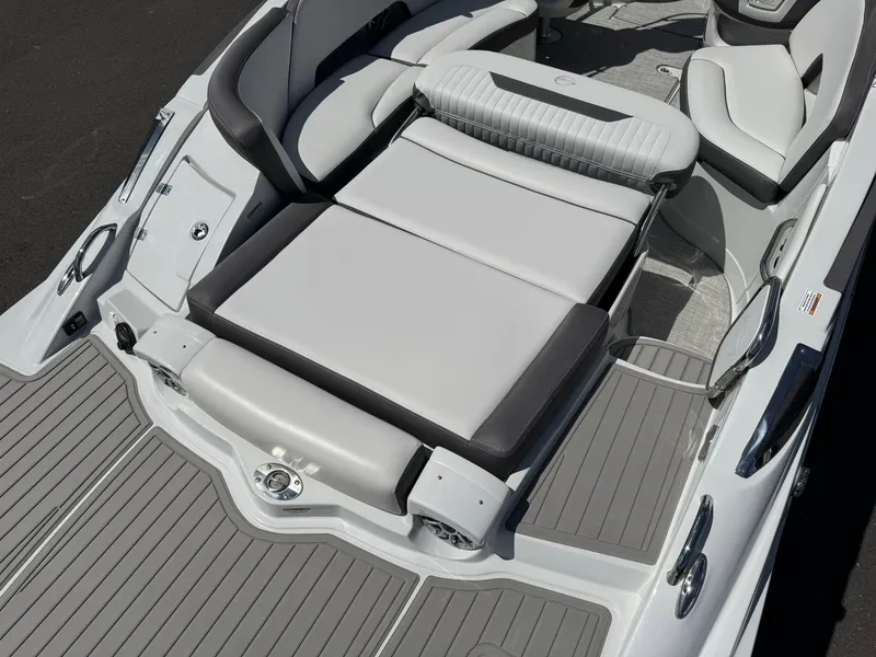 Slide: The Image of Crownline Boats 288 SS 2026 - 18