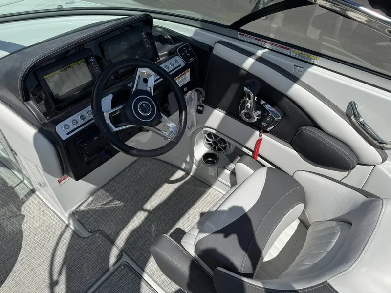 Slide: The Image of Crownline Boats 288 SS 2026 - 20