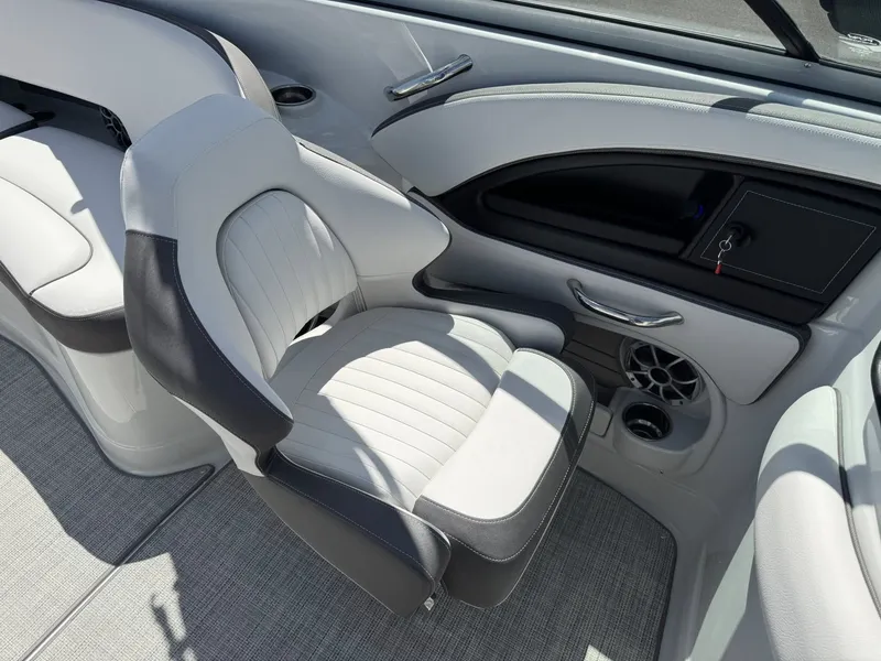 Slide: The Image of Crownline Boats 288 SS 2026 - 22