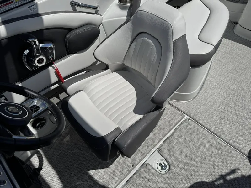 Slide: The Image of Crownline Boats 288 SS 2026 - 3