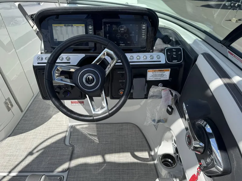 Slide: The Image of Crownline Boats 288 SS 2026 - 5