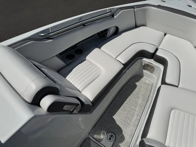Slide: The Image of Crownline Boats 288 SS 2026 - 6