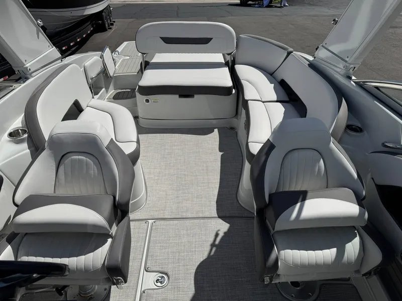 Slide: The Image of Crownline Boats 288 SS 2026 - 8