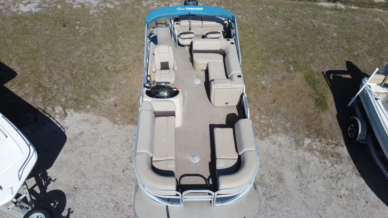 Slide: The Image of Sun Tracker SportFish 22 DLX 2019 - 13