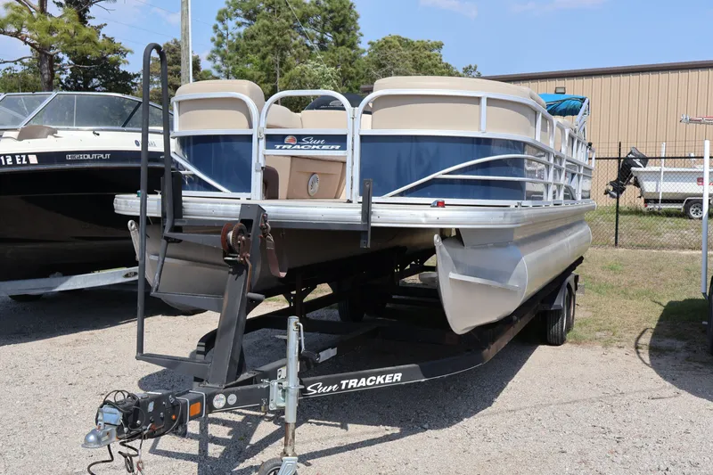 Slide: The Image of Sun Tracker SportFish 22 DLX 2019 - 14