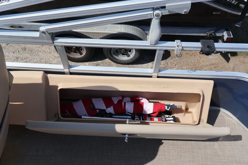 Slide: The Image of Sun Tracker SportFish 22 DLX 2019 - 20