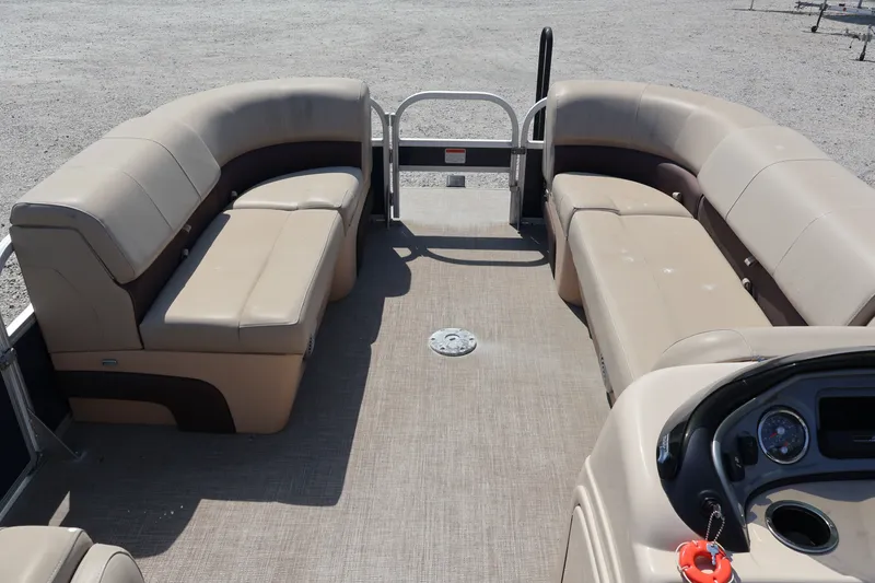 Slide: The Image of Sun Tracker SportFish 22 DLX 2019 - 5