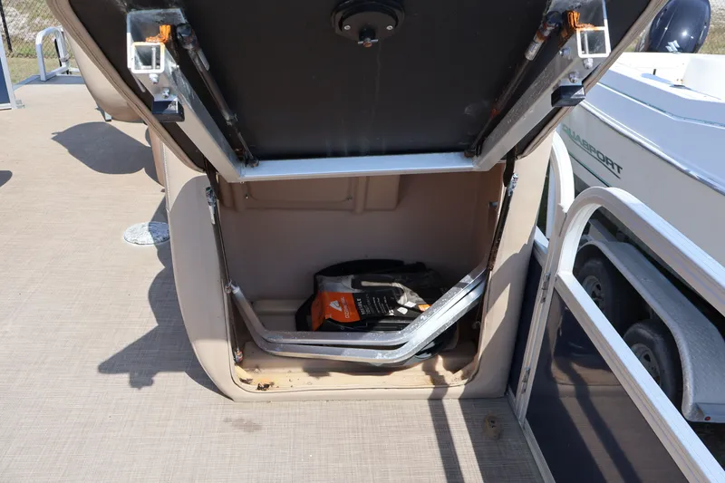 Slide: The Image of Sun Tracker SportFish 22 DLX 2019 - 7