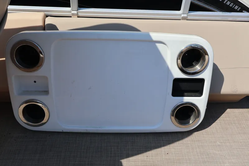 Slide: The Image of Sun Tracker SportFish 22 DLX 2019 - 8