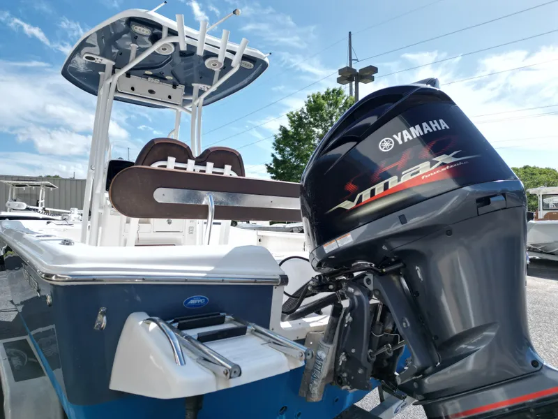 The Image of Tidewater 2400 Bay Max 2017 - 1