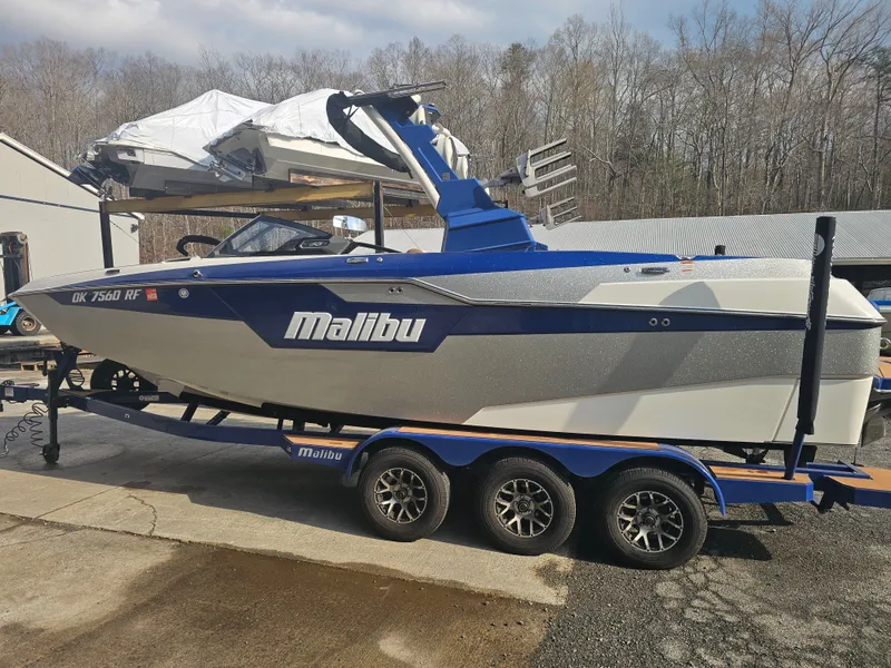 The Image of Malibu M240 2022 - 1