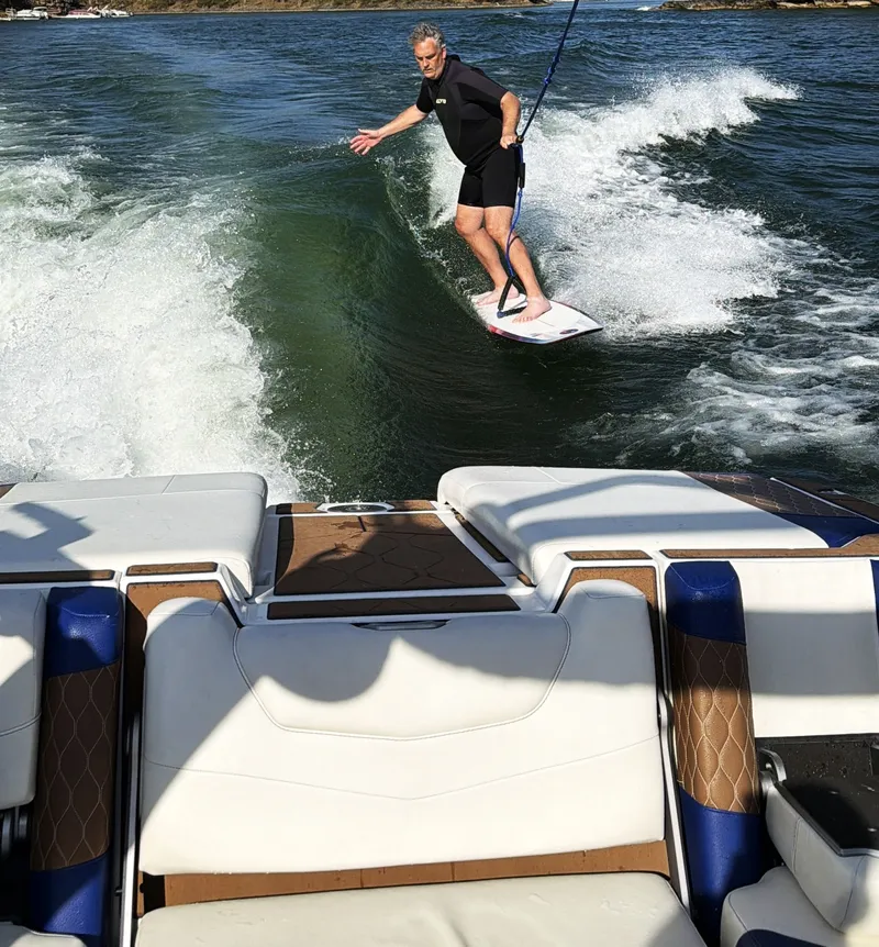 Slide: The Image of Malibu M240 2022 - 7