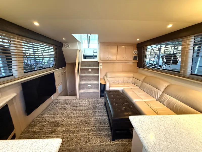 Slide: The Image of Carver Yachts 406 1999 - 17
