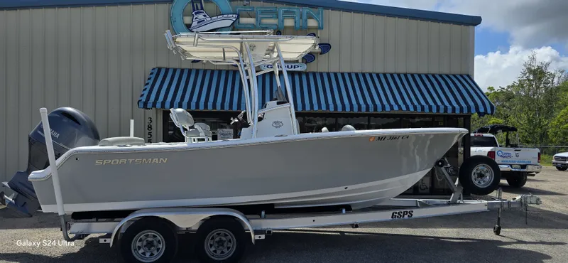 The Image of Sportsman Heritage 211 Center Console 2019 - 1