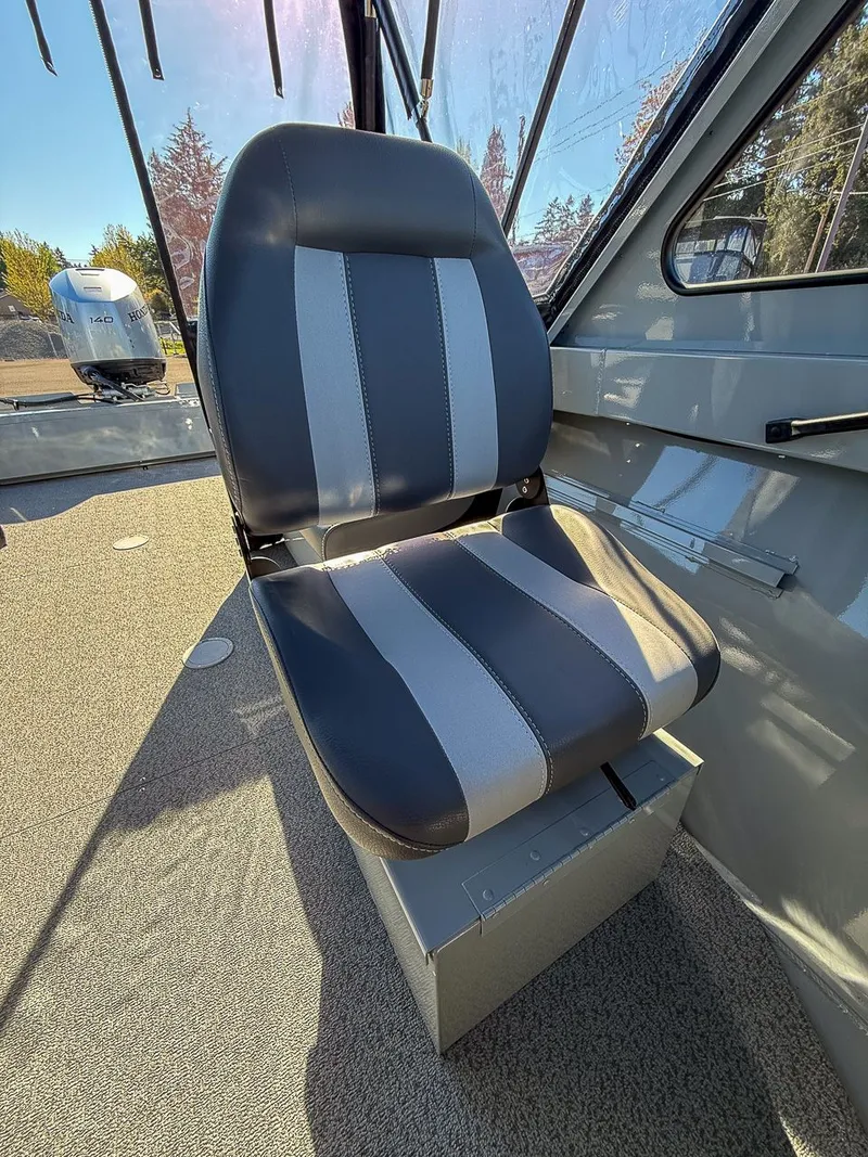 Slide: The Image of Seat in Hewescraft 200 ProV boat, model year 2025. - 12