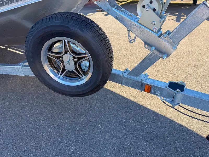 Slide: The Image of Hewescraft 200 ProV 2025 boat trailer with wheel and winch. - 17