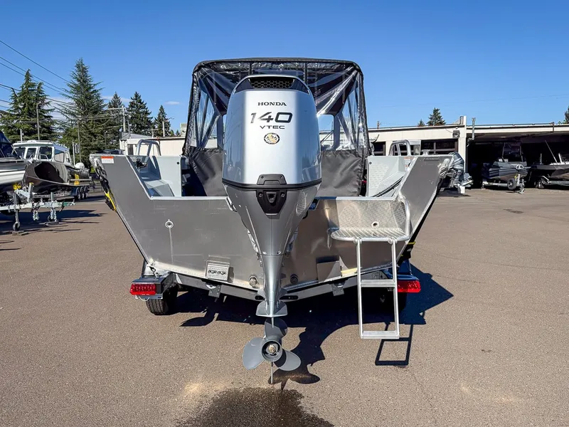 Slide: The Image of Hewescraft 200 ProV 2025 with Honda 140 VTEC engine, rear view. - 4