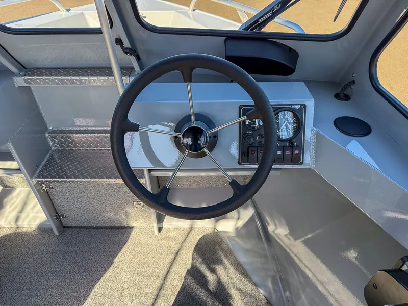 Slide: The Image of Interior view of Hewescraft 200 ProV 2025 helm. - 9