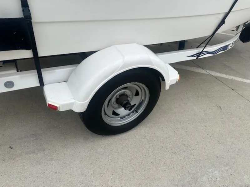 Slide: The Image of Boston Whaler 180 Dauntless 2002 - 2