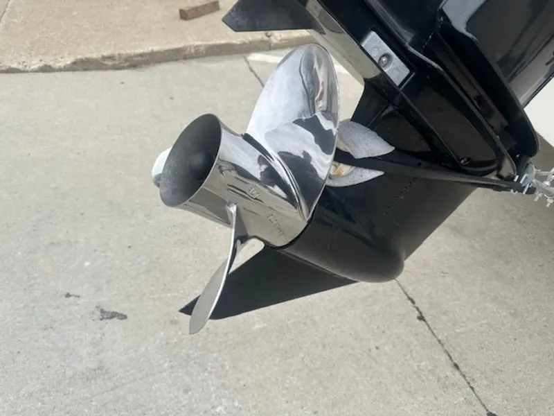 Slide: The Image of Boston Whaler 180 Dauntless 2002 - 3