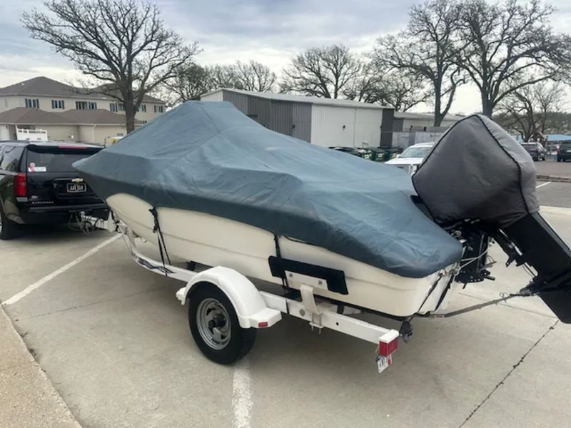 Slide: The Image of Boston Whaler 180 Dauntless 2002 - 4