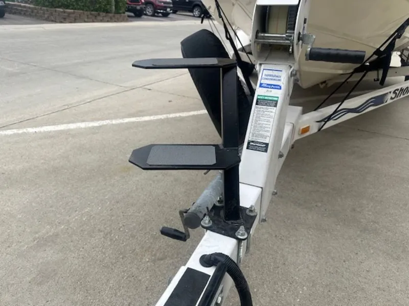 Slide: The Image of Boston Whaler 180 Dauntless 2002 - 6