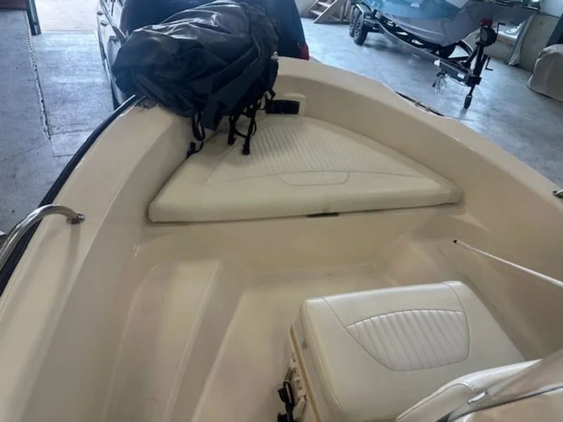 Slide: The Image of Boston Whaler 180 Dauntless 2002 - 8