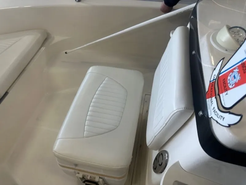 Slide: The Image of Boston Whaler 180 Dauntless 2002 - 9