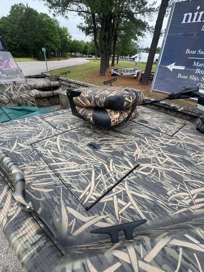 Slide: The Image of Lowe Roughneck 1756SC 2017 - 3