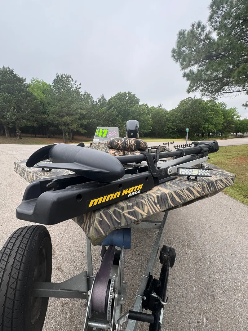 Slide: The Image of Lowe Roughneck 1756SC 2017 - 6